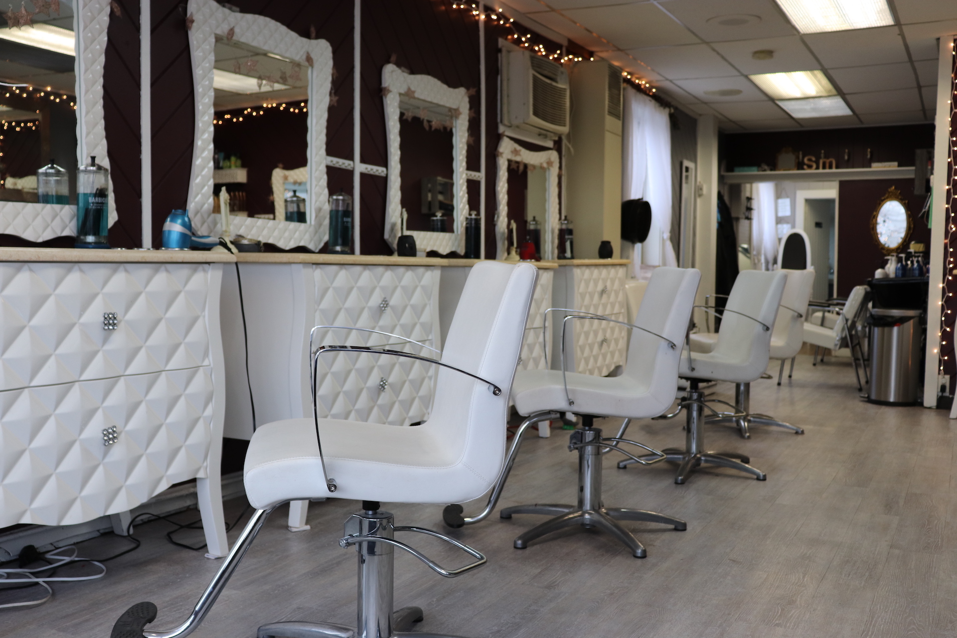 Inside Mirror Salon